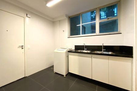 Apartamento para alugar com 240m², 4 quartos e 2 vagas Apartamento para alugar com 240m², 4 quartos e 2 vagasÁrea de Serviço