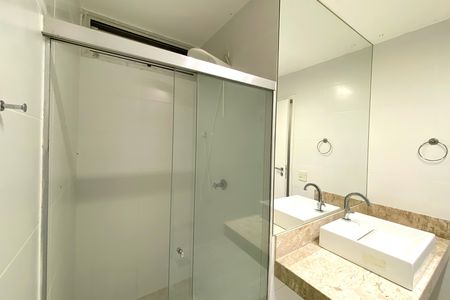 Apartamento para alugar com 240m², 4 quartos e 2 vagas Apartamento para alugar com 240m², 4 quartos e 2 vagasBanheiro
