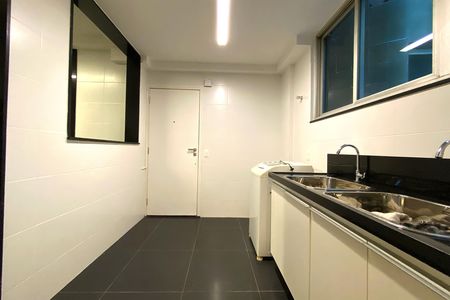 Apartamento para alugar com 240m², 4 quartos e 2 vagas Apartamento para alugar com 240m², 4 quartos e 2 vagasÁrea de Serviço