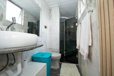 Apartamento à venda com 150m², 4 quartos e 2 vagas Apartamento à venda com 150m², 4 quartos e 2 vagasBANHEIRO1
