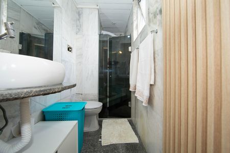 Apartamento à venda com 150m², 4 quartos e 2 vagas Apartamento à venda com 150m², 4 quartos e 2 vagasBANHEIRO1
