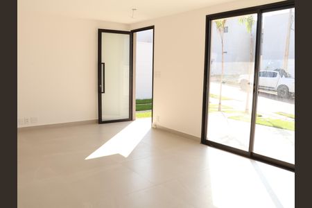 Casa de Condomínio à venda com 2 quartos, 100m² em Jardim Curitiba, Goiânia