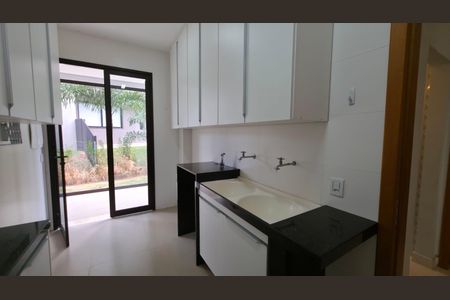 Casa de condomínio à venda com 714m², 3 quartos e 6 vagas