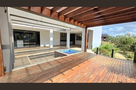 Casa de condomínio à venda com 714m², 3 quartos e 6 vagas