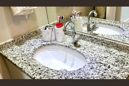 Apartamento à venda com 62m², 2 quartos e 1 vaga Apartamento à venda com 62m², 2 quartos e 1 vagaBanheiro da Suíte