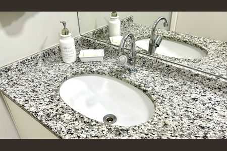 Apartamento à venda com 62m², 2 quartos e 1 vaga Apartamento à venda com 62m², 2 quartos e 1 vagaBanheiro 1