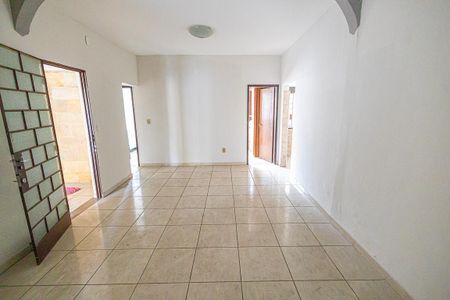 sala de casa para alugar com 4 quartos, 205m² em Planalto, Belo Horizonte