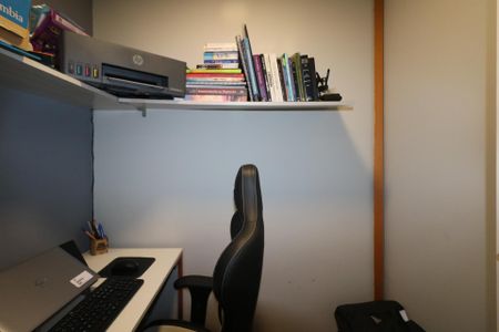 Apartamento à venda com 96m², 2 quartos e 3 vagas Apartamento à venda com 96m², 2 quartos e 3 vagasEscritório