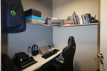 Apartamento à venda com 96m², 2 quartos e 3 vagas Apartamento à venda com 96m², 2 quartos e 3 vagasEscritório