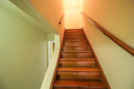Casa para alugar com 90m², 3 quartos e sem vagaEscada