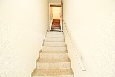 Casa para alugar com 90m², 3 quartos e sem vagaEscada