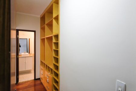 Apartamento para alugar com 74m², 2 quartos e 1 vagaCloset da suíte