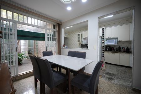 Casa à venda com 250m², 4 quartos e 3 vagasCopa