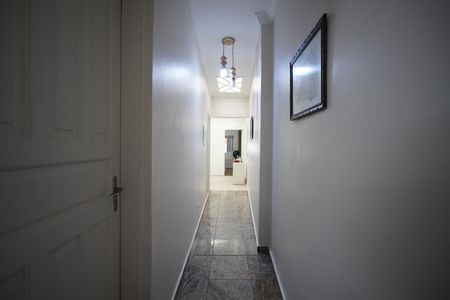 Casa à venda com 250m², 4 quartos e 3 vagasCorredor
