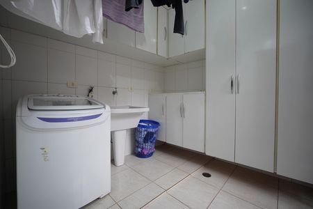 Casa à venda com 250m², 4 quartos e 3 vagasÁrea de Serviço