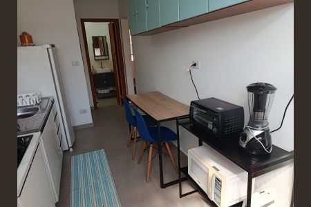 Cozinha de apartamento para alugar com 1 quarto, 42m² em Guilhermina, Praia Grande