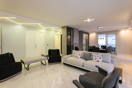 Apartamento para alugar com 261m², 4 quartos e 4 vagas Apartamento para alugar com 261m², 4 quartos e 4 vagasSala