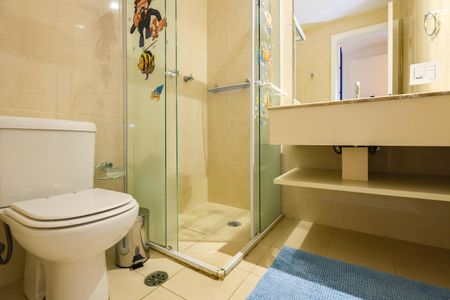Apartamento para alugar com 261m², 4 quartos e 4 vagas Apartamento para alugar com 261m², 4 quartos e 4 vagasBanheiro da Suíte 2