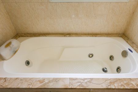 Apartamento para alugar com 261m², 4 quartos e 4 vagas Apartamento para alugar com 261m², 4 quartos e 4 vagasBanheiro da Suíte 1