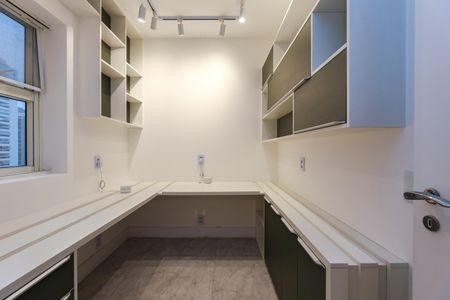 Apartamento para alugar com 261m², 4 quartos e 4 vagas Apartamento para alugar com 261m², 4 quartos e 4 vagasEscritório