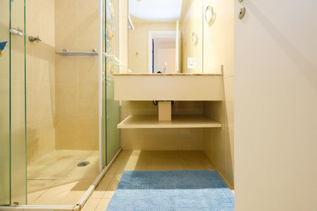 Apartamento para alugar com 261m², 4 quartos e 4 vagas Apartamento para alugar com 261m², 4 quartos e 4 vagasBanheiro da Suíte 2
