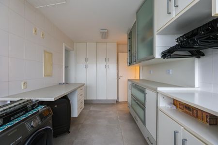 Apartamento para alugar com 261m², 4 quartos e 4 vagas Apartamento para alugar com 261m², 4 quartos e 4 vagasÁrea de Serviço