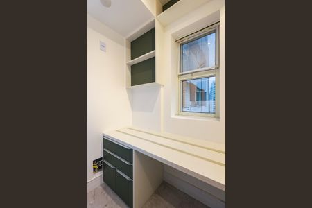 Apartamento para alugar com 261m², 4 quartos e 4 vagas Apartamento para alugar com 261m², 4 quartos e 4 vagasEscritório