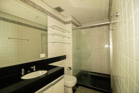 Apartamento à venda com 78m², 1 quarto e 2 vagas Apartamento à venda com 78m², 1 quarto e 2 vagasBanheiro Social