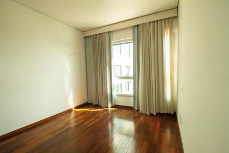 Apartamento à venda com 78m², 1 quarto e 2 vagas Apartamento à venda com 78m², 1 quarto e 2 vagasQuarto