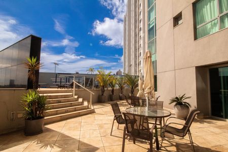 Apartamento à venda com 78m², 1 quarto e 2 vagas Apartamento à venda com 78m², 1 quarto e 2 vagasÁrea Comum - Piscina