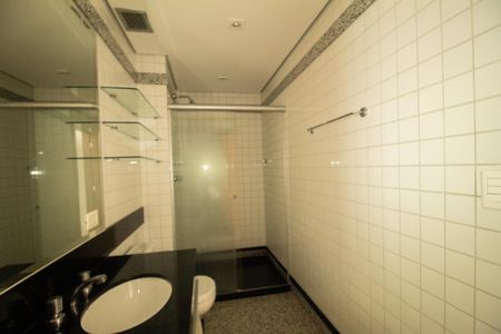 Apartamento à venda com 78m², 1 quarto e 2 vagas Apartamento à venda com 78m², 1 quarto e 2 vagasBanheiro Social