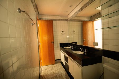 Apartamento à venda com 78m², 1 quarto e 2 vagas Apartamento à venda com 78m², 1 quarto e 2 vagasBanheiro Social