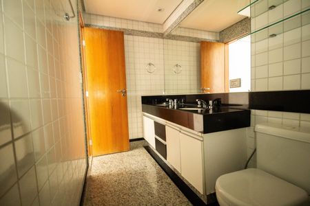Apartamento à venda com 78m², 1 quarto e 2 vagas Apartamento à venda com 78m², 1 quarto e 2 vagasBanheiro Social