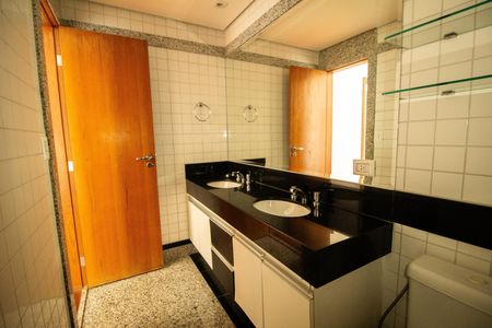 Apartamento à venda com 78m², 1 quarto e 2 vagas Apartamento à venda com 78m², 1 quarto e 2 vagasBanheiro Social