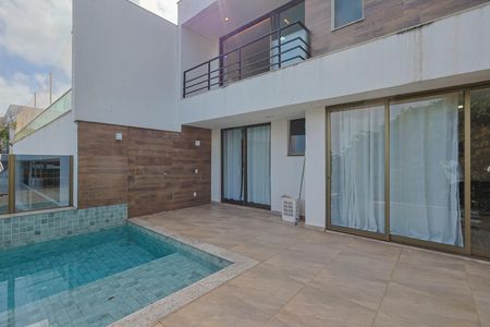 Casa de condomínio para alugar com 305m², 3 quartos e 4 vagas