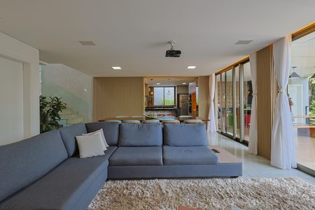 Casa de condomínio para alugar com 305m², 3 quartos e 4 vagas
