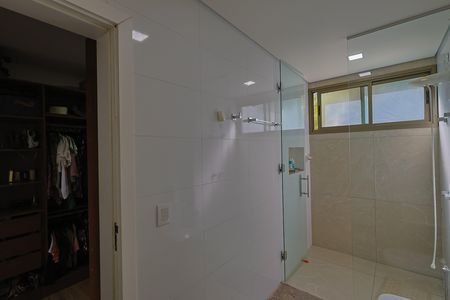 Casa de condomínio para alugar com 305m², 3 quartos e 4 vagas