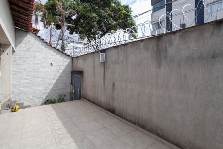 Casa para alugar com 390m², 3 quartos e 2 vagas Casa para alugar com 390m², 3 quartos e 2 vagasEntrada