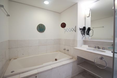 Apartamento para alugar com 57m², 1 quarto e 1 vaga Apartamento para alugar com 57m², 1 quarto e 1 vagaBanheiro