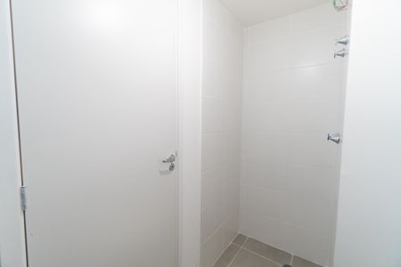 Banheiro de kitnet/studio para alugar com 1 quarto, 25m² em Vila Clementino, São Paulo