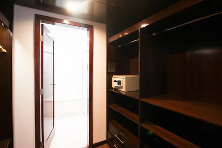 Apartamento para alugar com 60m², 1 quarto e 1 vaga Apartamento para alugar com 60m², 1 quarto e 1 vagaCloset do quarto