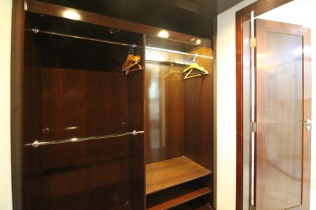 Apartamento para alugar com 60m², 1 quarto e 1 vaga Apartamento para alugar com 60m², 1 quarto e 1 vagaCloset do quarto
