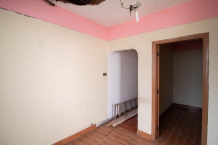 SALA de casa à venda com 2 quartos, 240m² em Vila Vitorio Mazzei, São Paulo