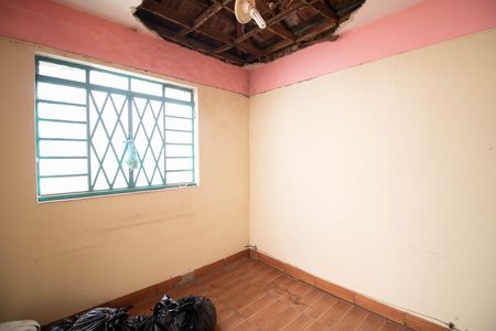 SALA de casa à venda com 2 quartos, 240m² em Vila Vitorio Mazzei, São Paulo