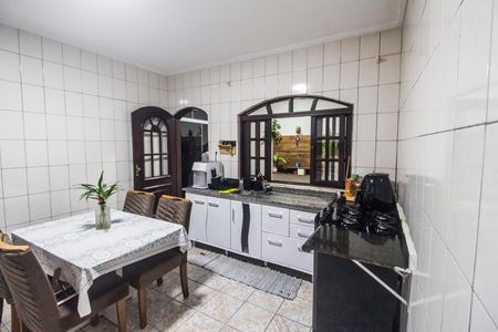 Casa à venda com 143m², 2 quartos e 2 vagas Casa à venda com 143m², 2 quartos e 2 vagasCozinha