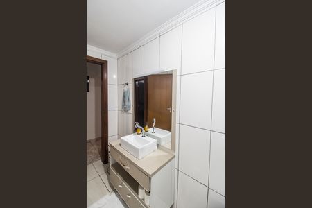 Casa à venda com 143m², 2 quartos e 2 vagas Casa à venda com 143m², 2 quartos e 2 vagasBanheiro