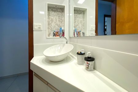 Apartamento à venda com 113m², 4 quartos e 4 vagasBanheiro