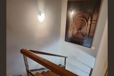 Apartamento à venda com 95m², 2 quartos e 2 vagas Apartamento à venda com 95m², 2 quartos e 2 vagasEscada