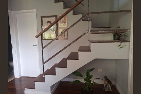 Apartamento à venda com 95m², 2 quartos e 2 vagas Apartamento à venda com 95m², 2 quartos e 2 vagasEscada