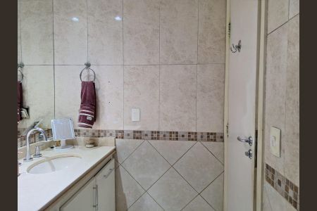 Apartamento à venda com 95m², 2 quartos e 2 vagas Apartamento à venda com 95m², 2 quartos e 2 vagasBanheiro